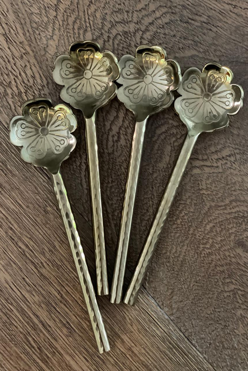 SET X 4 UND CUCHARITA FLOR