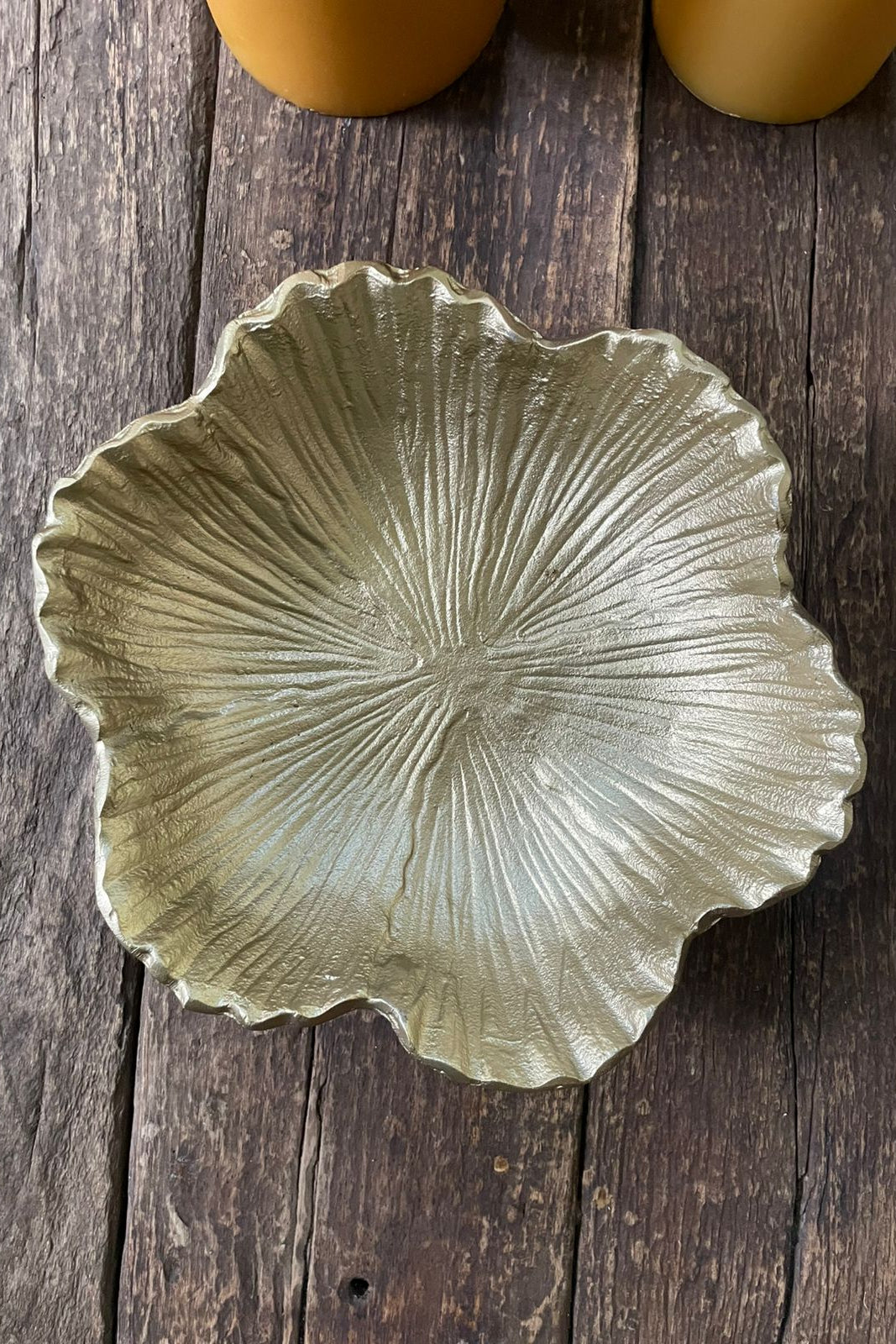 FLOR DECORATIVA DORADA